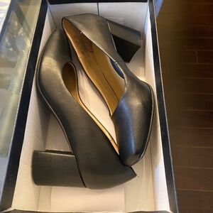 Naturalizer black shoes. Comfort insole. Size 7 Medium